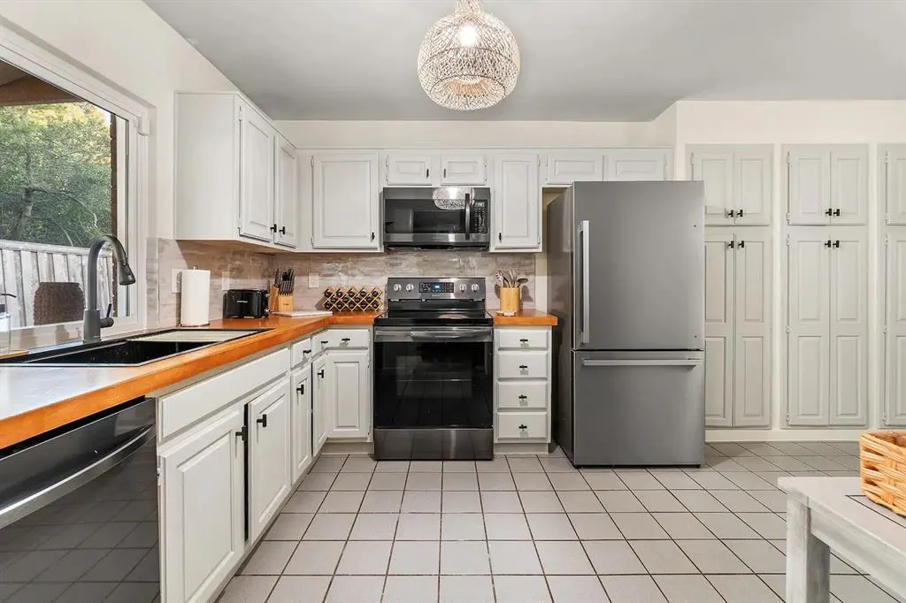10918 Listi Drive