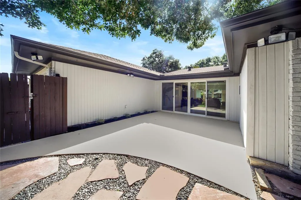 6029 Daven Oaks Drive