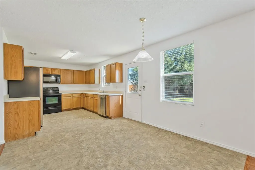 2613 S Wavecrest Court