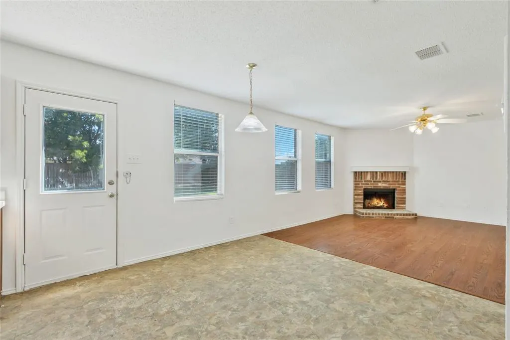 2613 S Wavecrest Court
