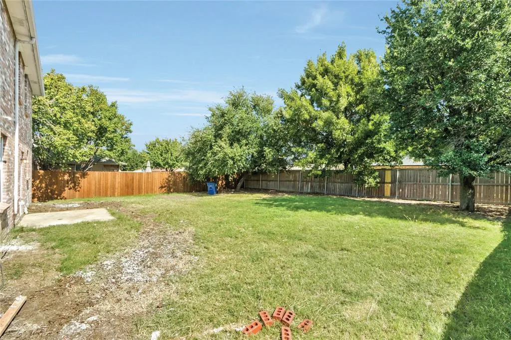 2613 S Wavecrest Court