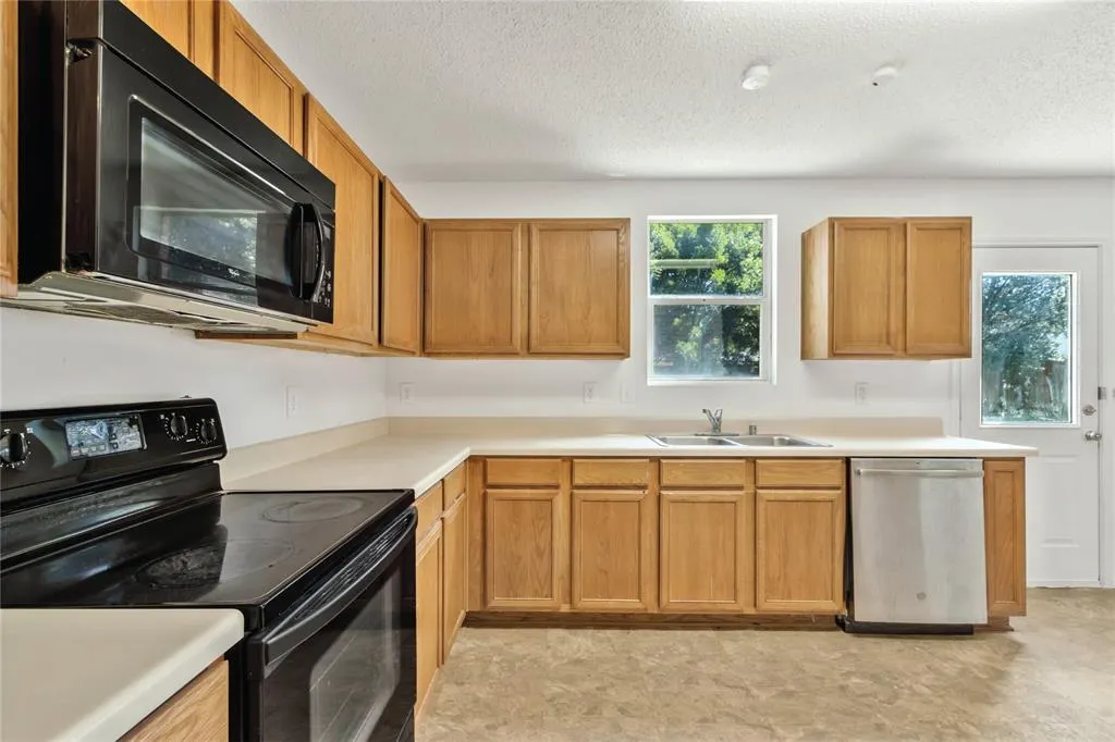 2613 S Wavecrest Court
