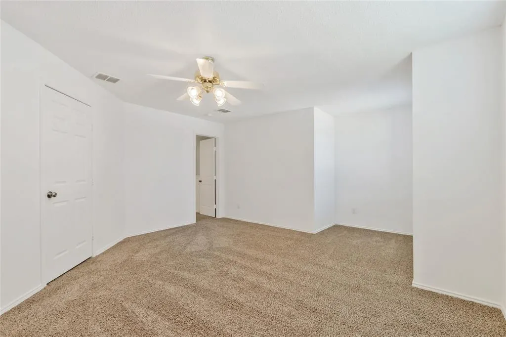 2613 S Wavecrest Court