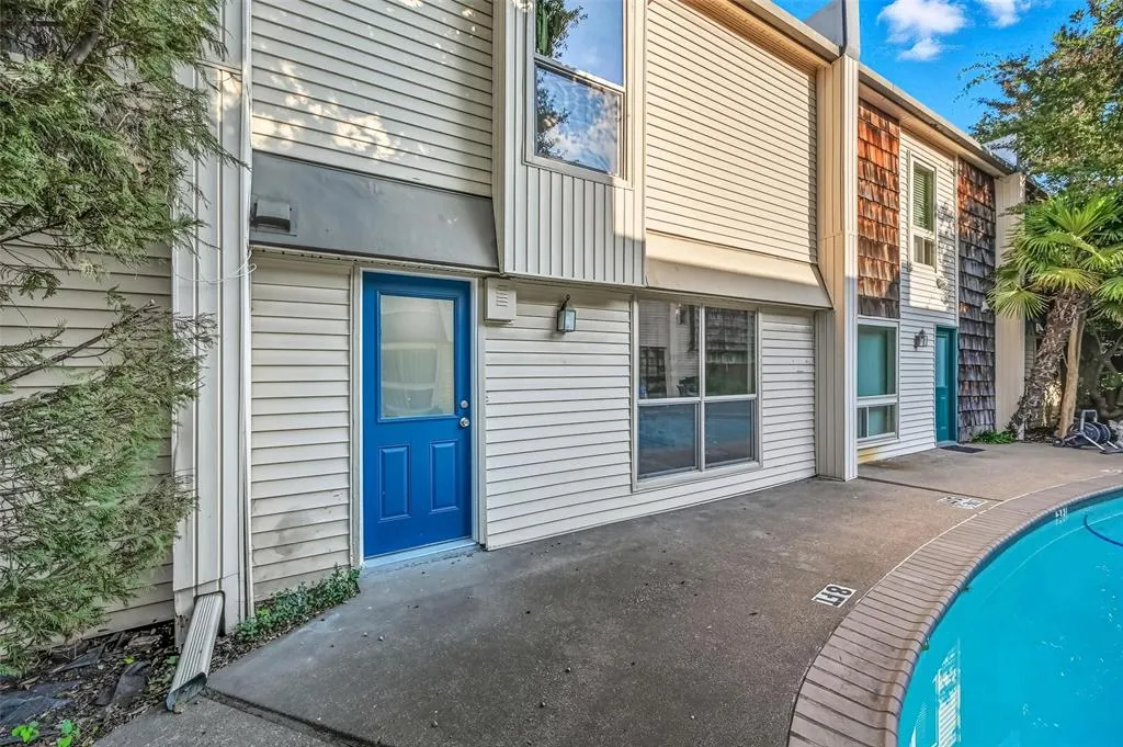 2702 Douglas Avenue, #121