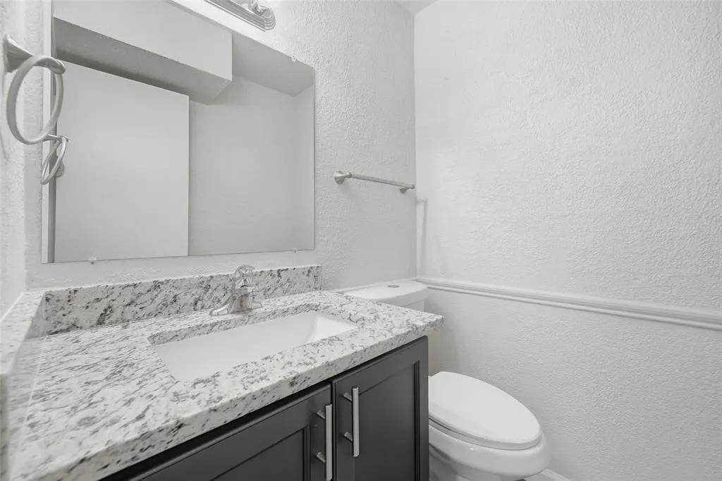 2702 Douglas Avenue, #121