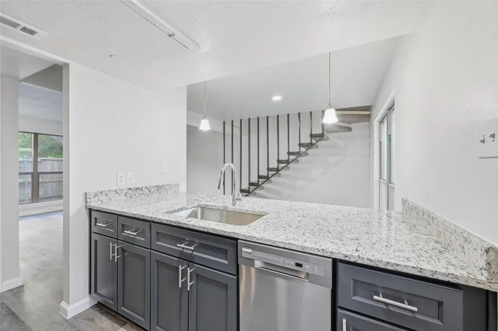 2702 Douglas Avenue, #121