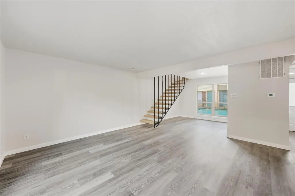 2702 Douglas Avenue, #121