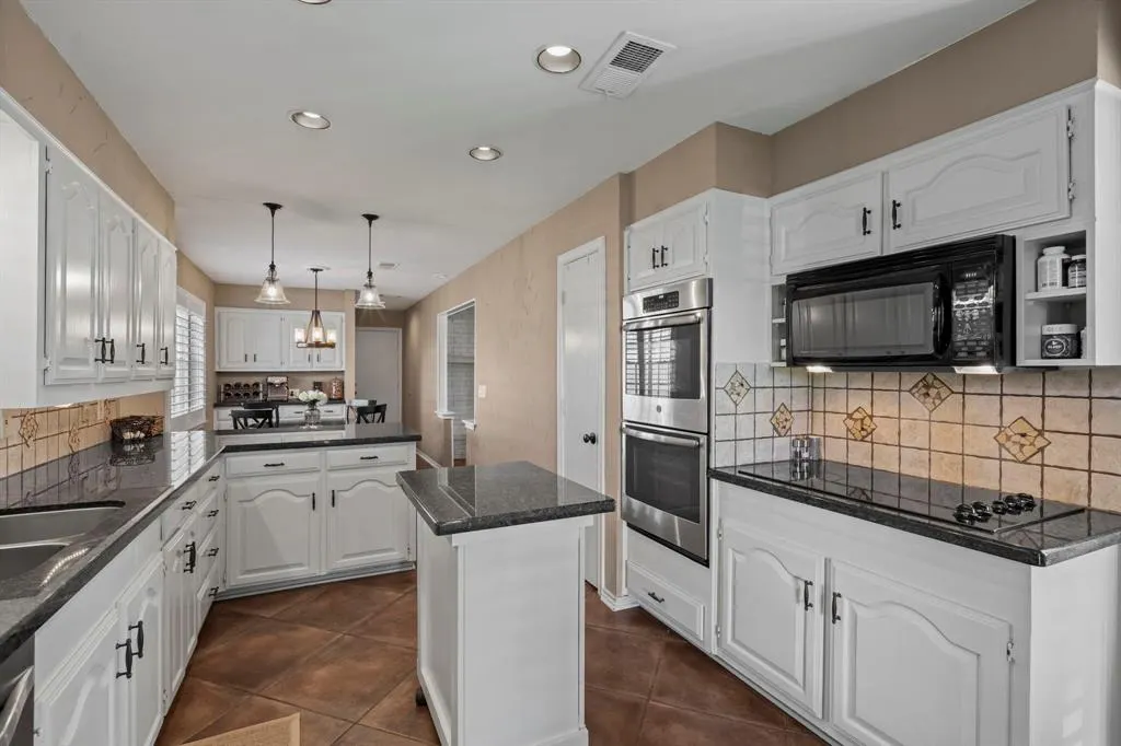 7335 La Bolsa Drive