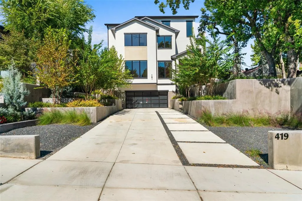 419 W Colorado Boulevard