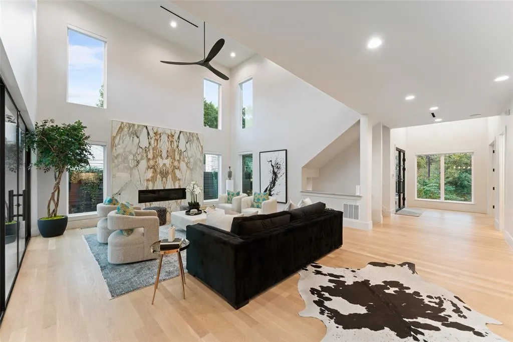 419 W Colorado Boulevard