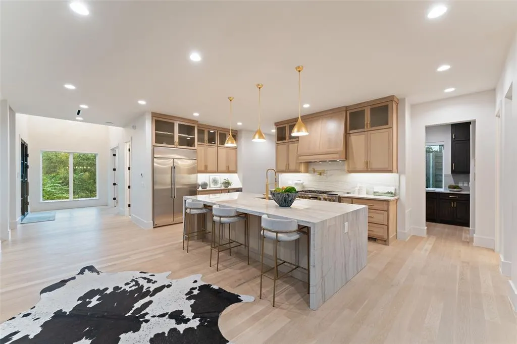 419 W Colorado Boulevard