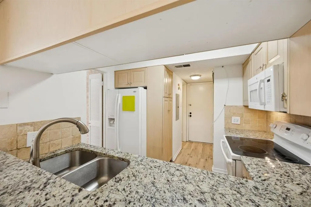 18240 Midway Road, #904