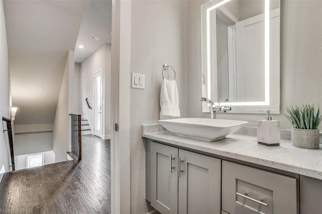 3180 Carmel Street, #206
