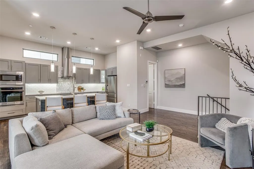 3180 Carmel Street, #206