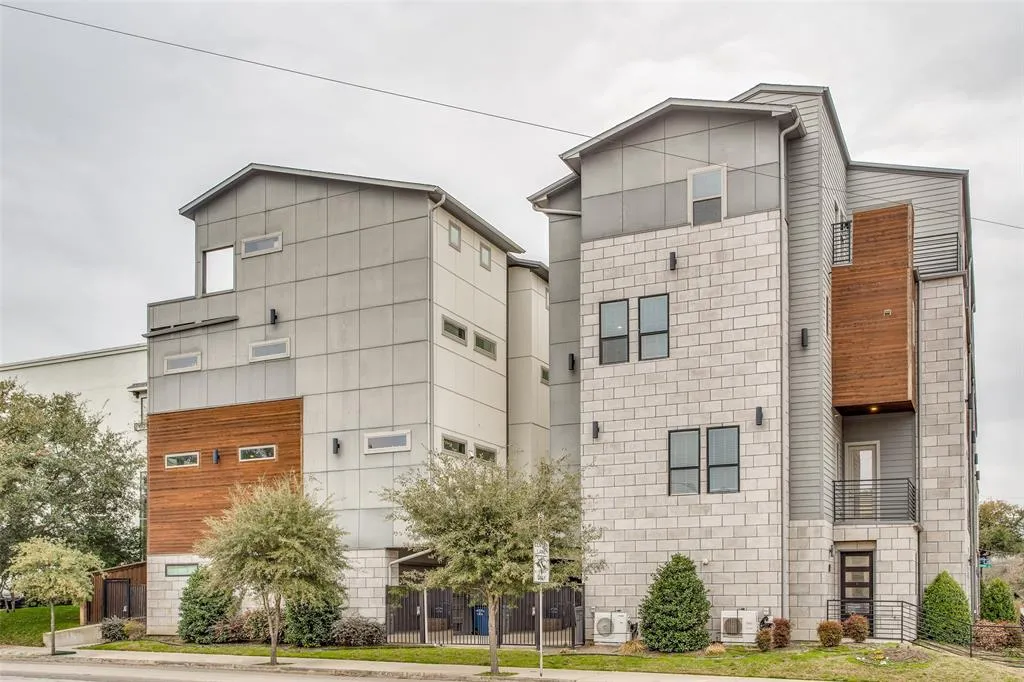 3180 Carmel Street, #206