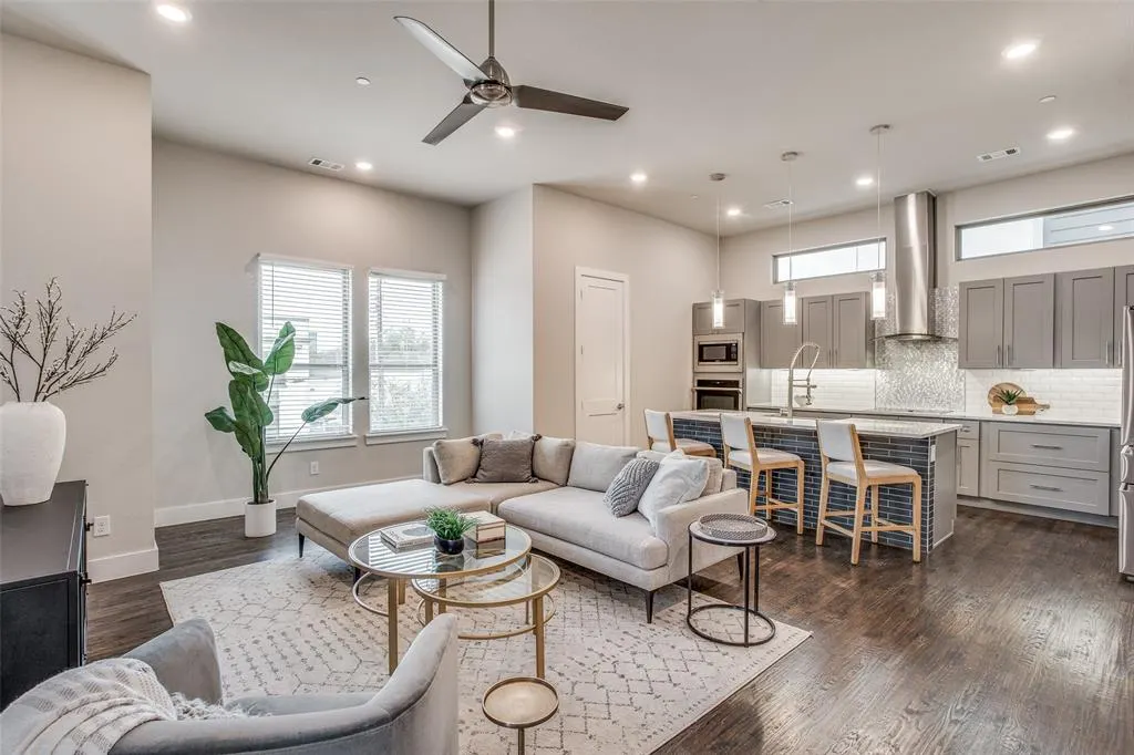 3180 Carmel Street, #206