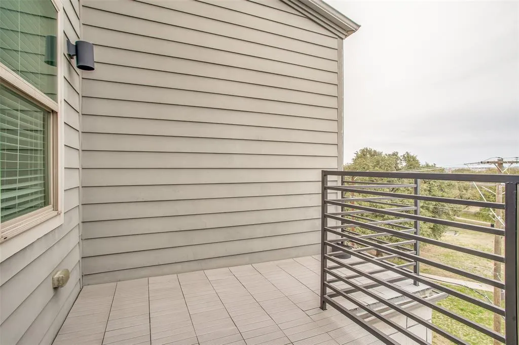 3180 Carmel Street, #206