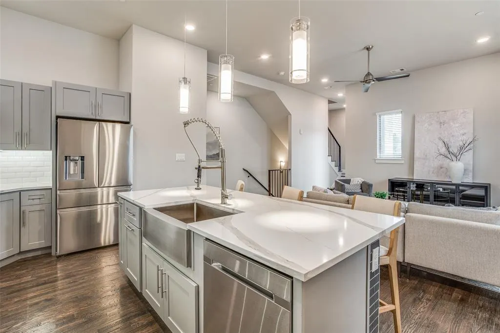 3180 Carmel Street, #206