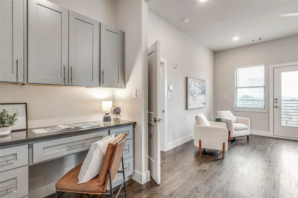 3180 Carmel Street, #206