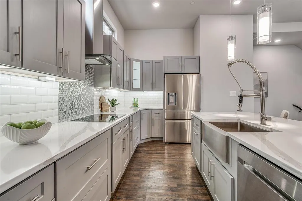 3180 Carmel Street, #206