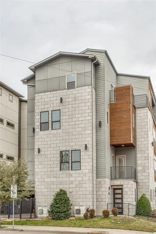 3180 Carmel Street, #206