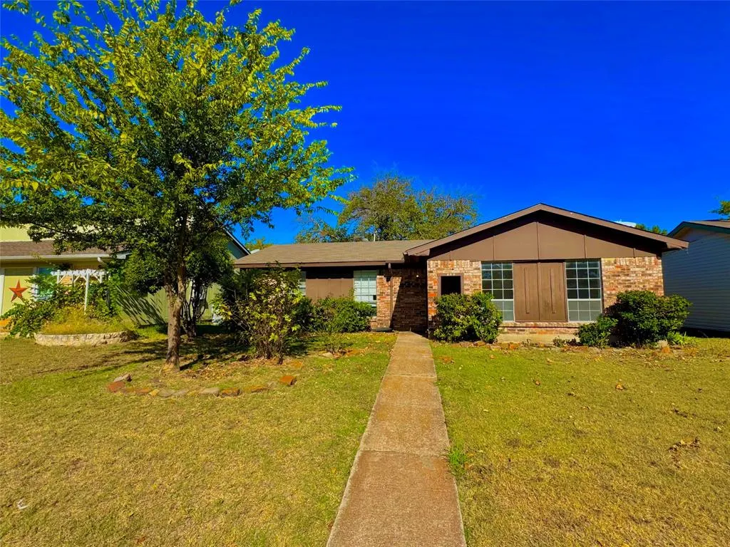809 Roaming Road Drive