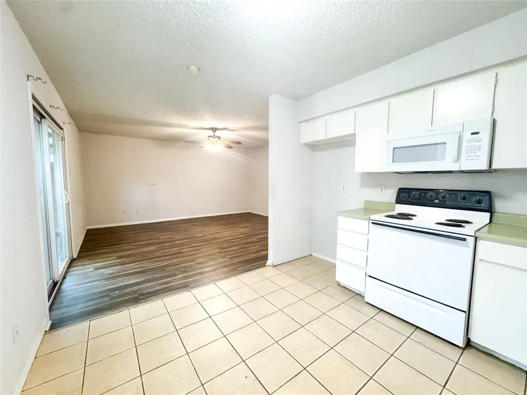 809 Roaming Road Drive
