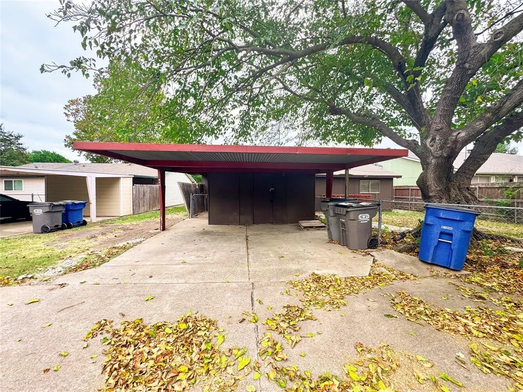 809 Roaming Road Drive