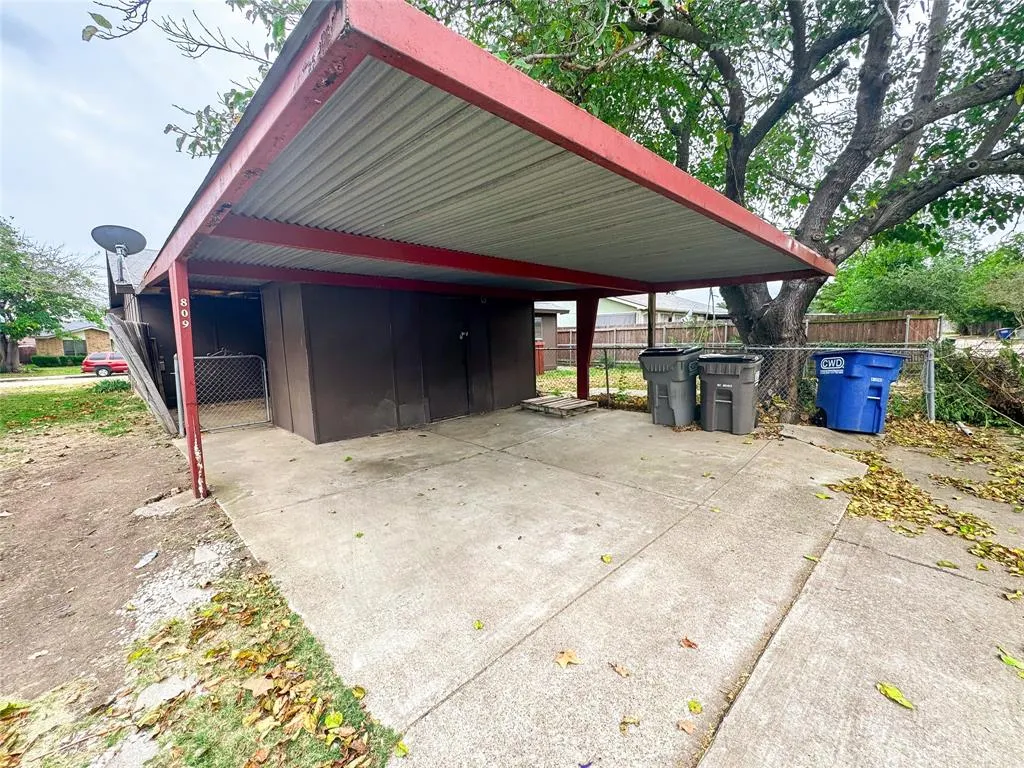 809 Roaming Road Drive