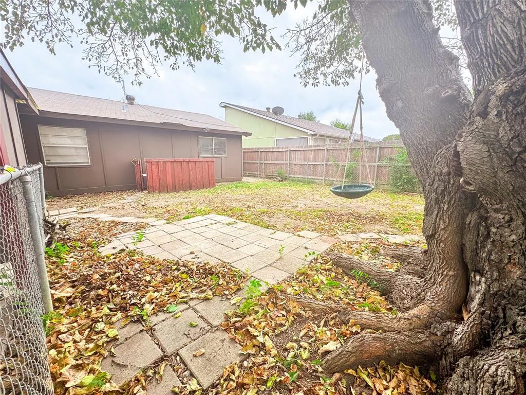 809 Roaming Road Drive
