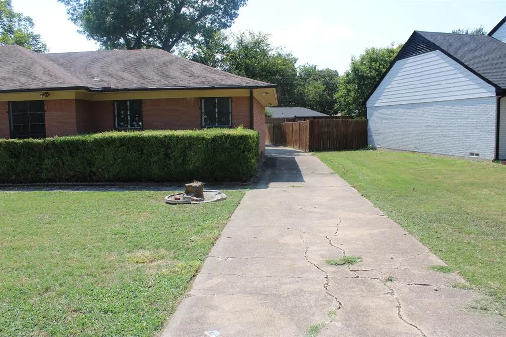 706 W Five Mile Parkway