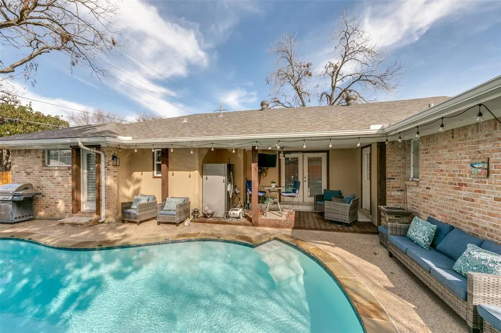 205 N Weatherred Drive