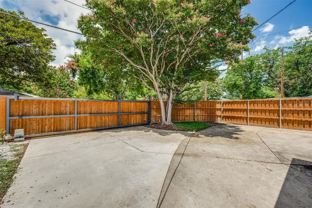 205 N Weatherred Drive