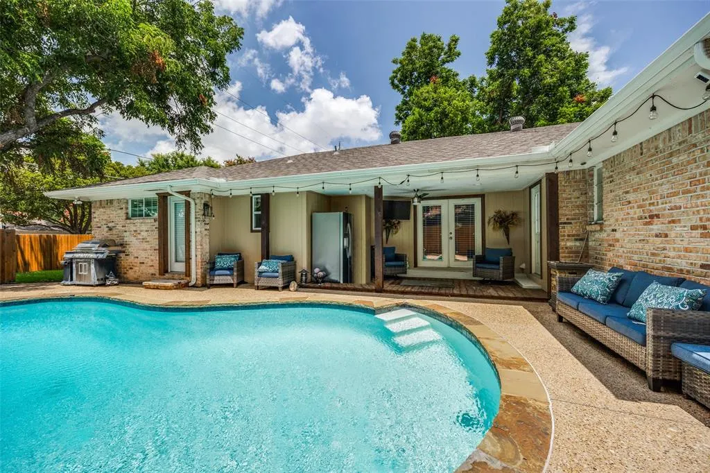205 N Weatherred Drive