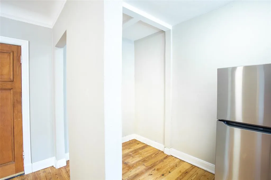 4400 Gaston Avenue, #3