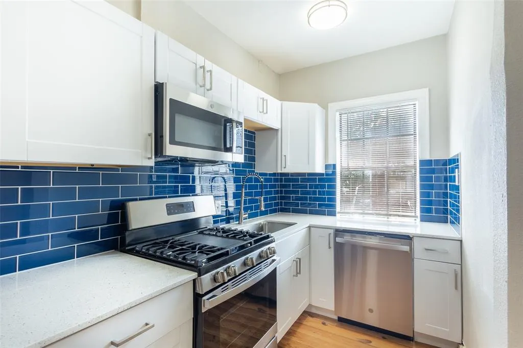 4400 Gaston Avenue, #3