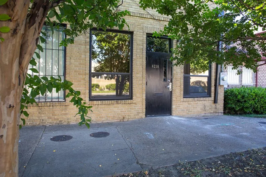 4210 Main Street