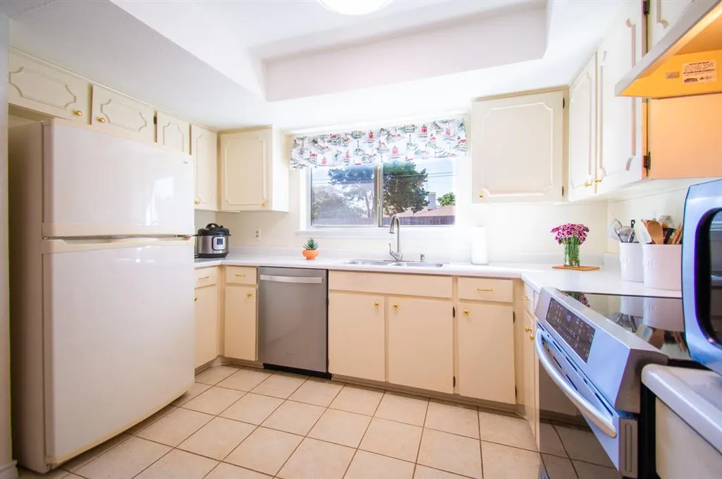 411 Canyon Ridge Drive