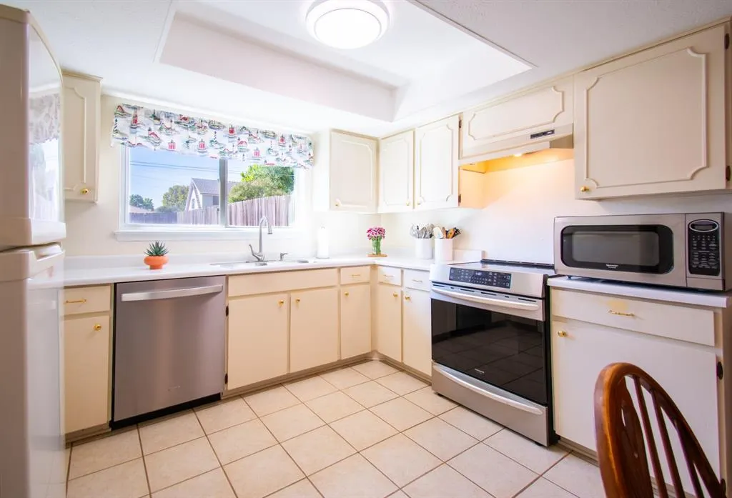 411 Canyon Ridge Drive