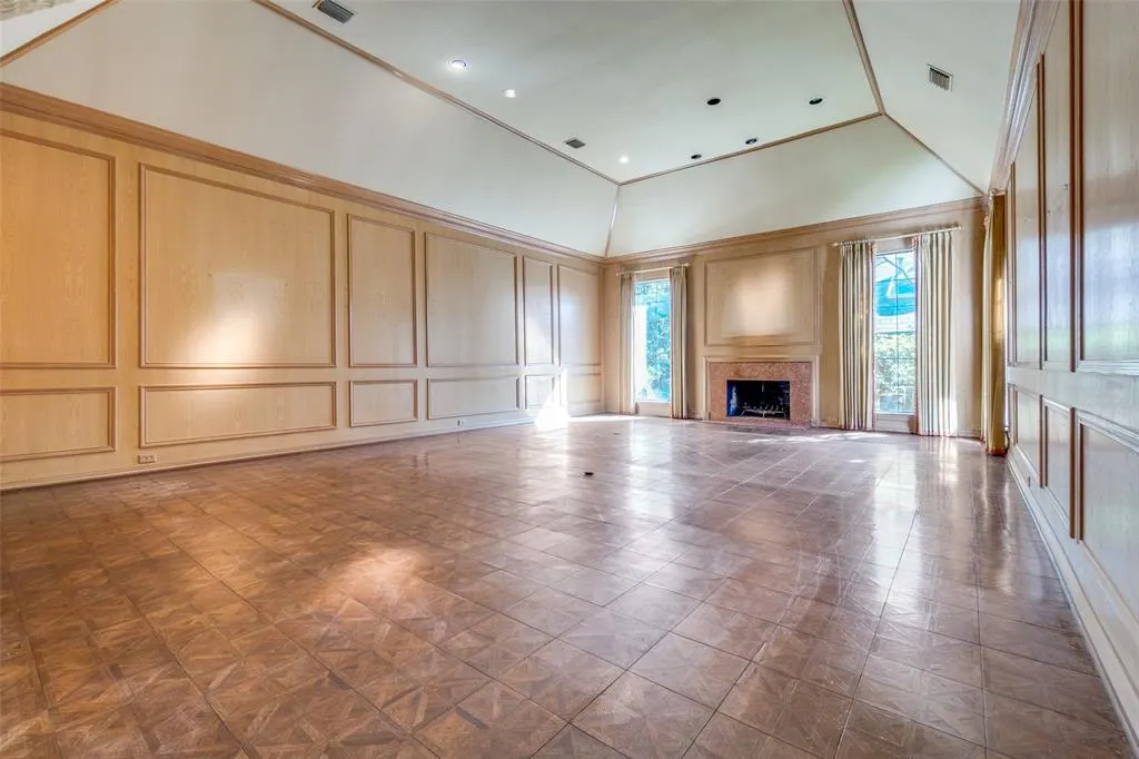 2 Hallshire Court
