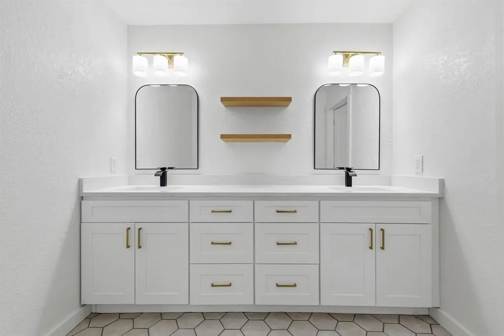 5940 Hunters View Lane