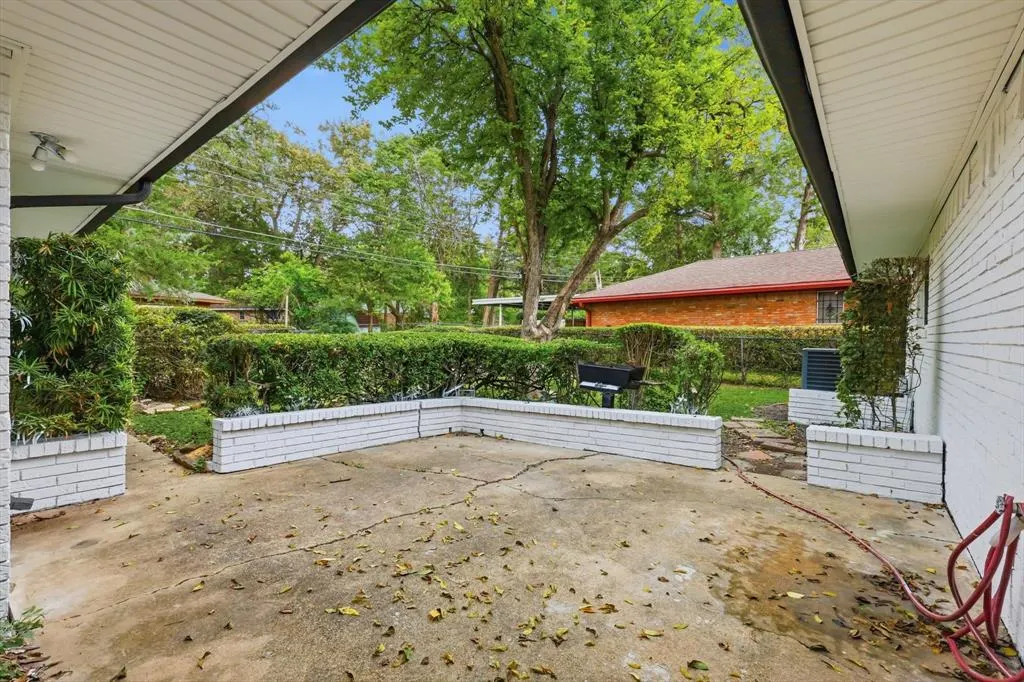 5940 Hunters View Lane