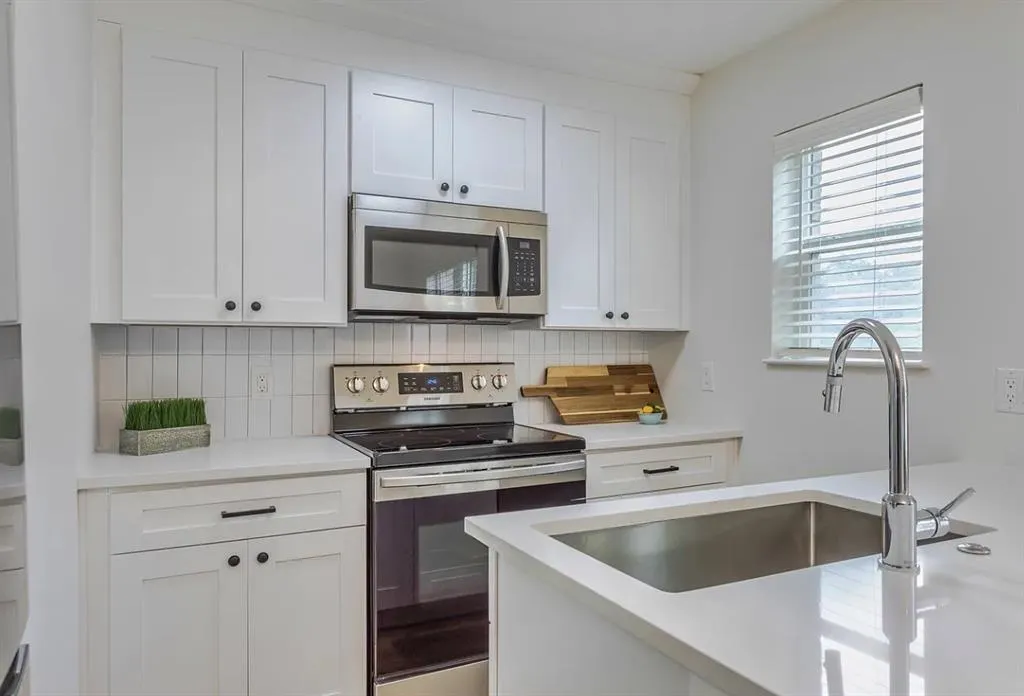 425 N Rosemont Avenue, #214