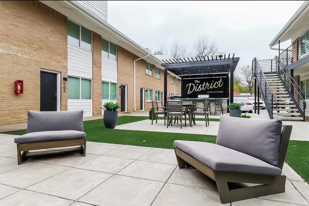 425 N Rosemont Avenue, #214