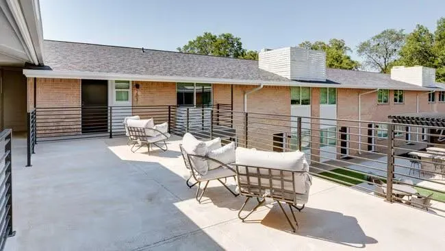 425 N Rosemont Avenue, #214