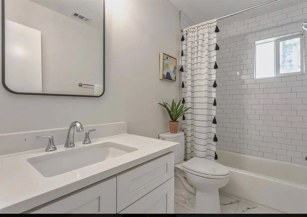 425 N Rosemont Avenue, #214