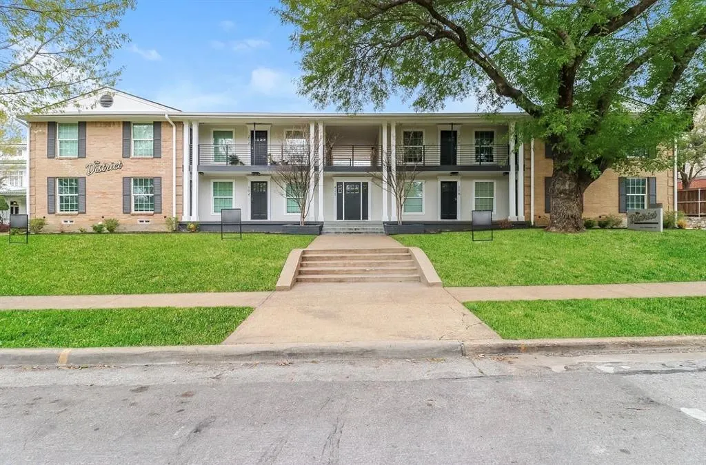 425 N Rosemont Avenue, #214