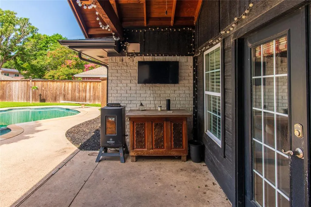 2725 Regal Road
