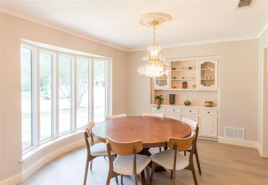 2725 Regal Road