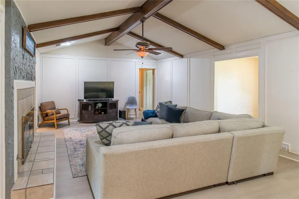 2725 Regal Road